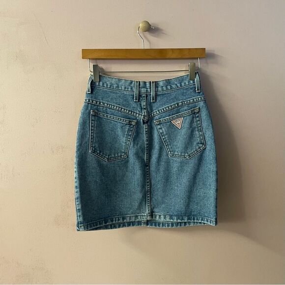 Vintage Guess Medium Wash Blue Denim Mini Skirt Size 28 26" Waist EUC - Picture 3 of 13